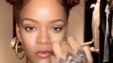 RIHANNA SHOWING Her beauty…tips and DIY Makeup tricks✨ #rihanna #makeup