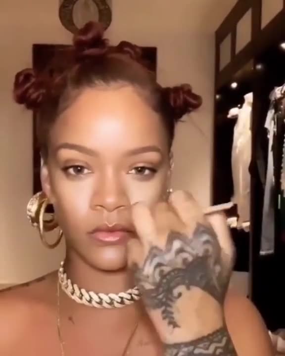 RIHANNA SHOWING Her beauty…tips and DIY Makeup tricks✨ #rihanna #makeup