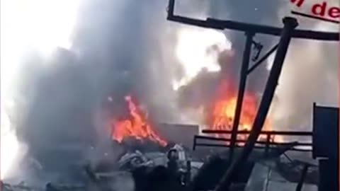Massive explosion at gas station in Rome