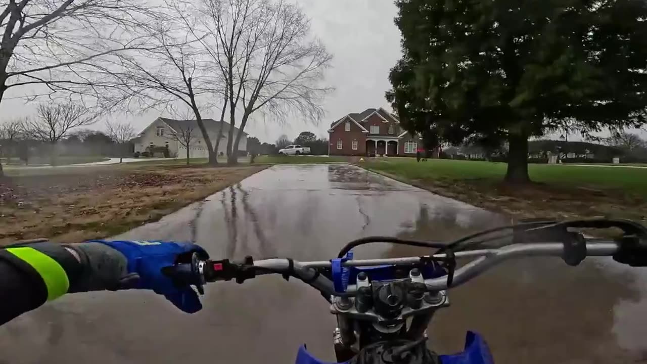 Short - Rainy day on my TTR 125