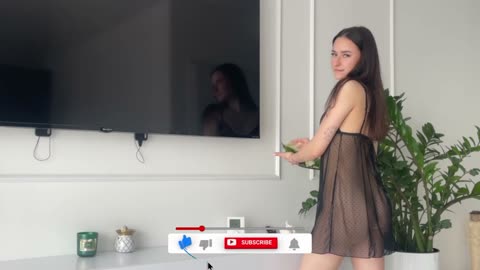 Cleaning With Curves 🍑🧼 – 4K Premium Content
