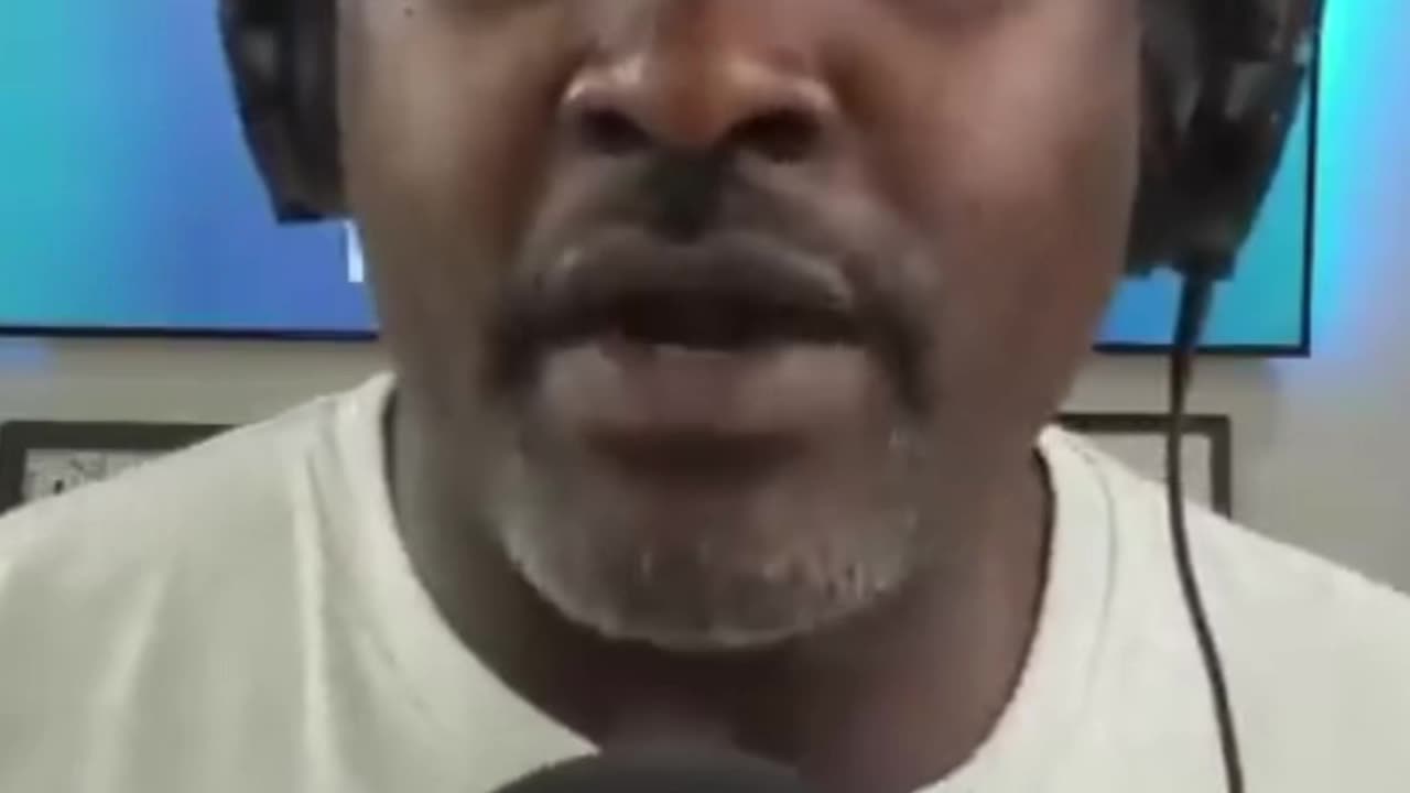 Angel Reese vs Caitlin Clark = Beef!