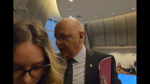 ARAFAT FUGE DE DIANA ȘOȘOACĂ ÎN PARLAMENTUL EUROPEAN - Reel