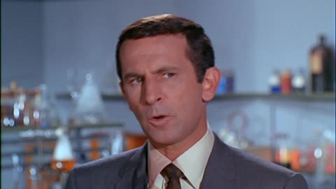 Superagente 86 - T01E10 - Nuestro hombre en la embajada (1965)