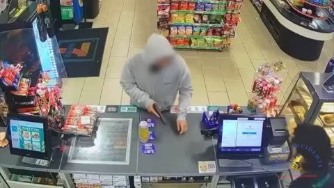 Armed Robber Tells 7-Eleven Clerk to 'Have a Good Night' After Holdup