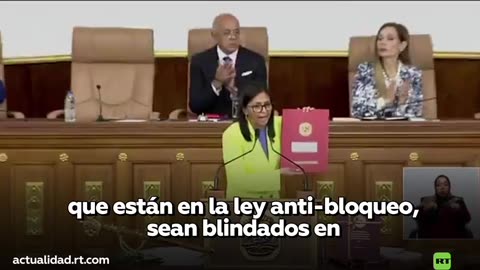 Delcy Rodríguez presenta un proyecto de reforma para impulsar el sector petrolero venezolano