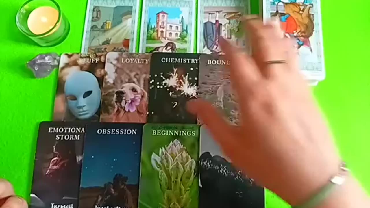 Cè qualcosa di nascosto che non sai? (Klaudia Tarot)