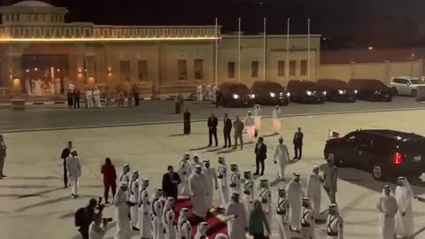 Emir of Qatar boarding Air Force One 🇺🇸🇶🇦
