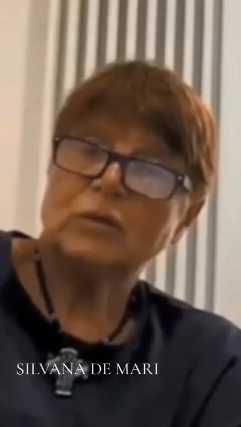 Nome : vecchia zoccola Professione : vecchia bagascia farisea