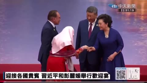 RESPECT TO HER MUSLIM LADY PM MALSIAN MRS SET EXAMPLE