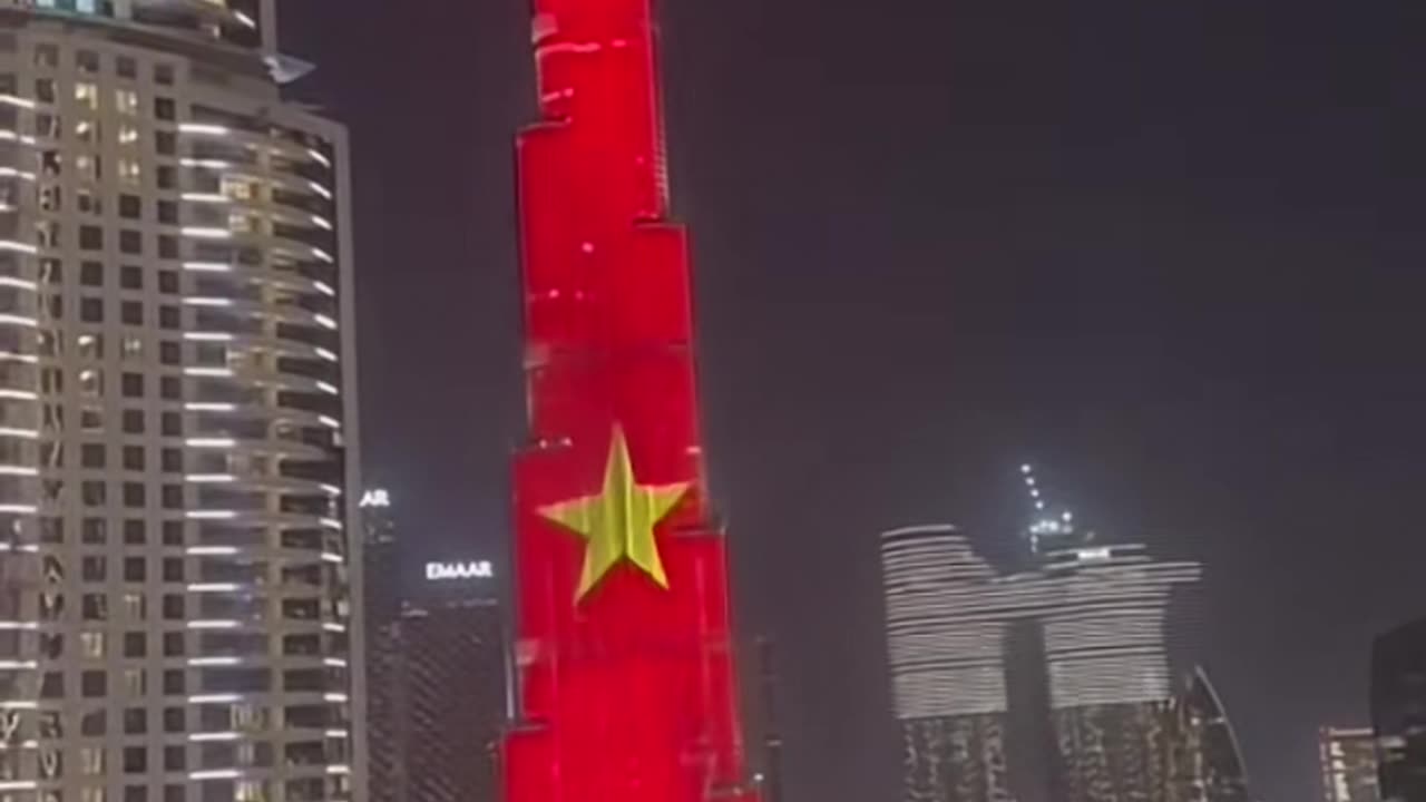 Vietnamese Flag Covers World's Tallest Tower