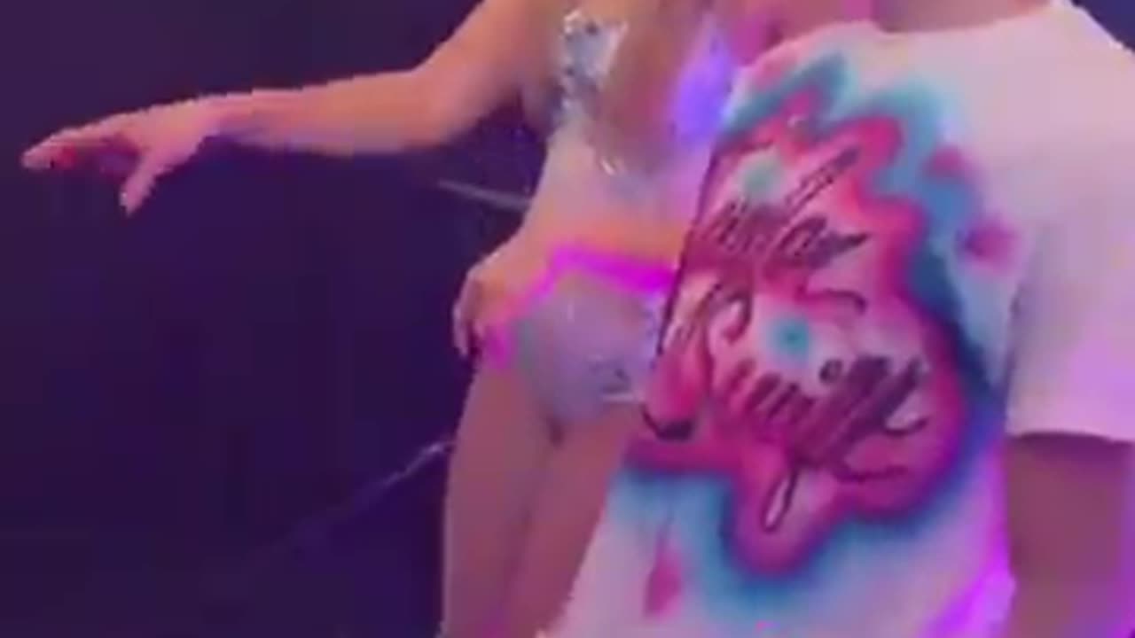 Shocking: Teaching Taylor Swift a TikTok Dance!