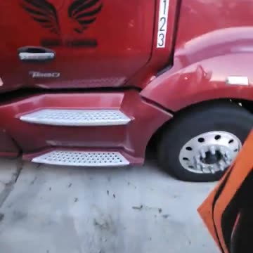PIECE OF SHIT DRIVER PT1 #ourtruckinglife #reallifetruckers #truckdriver #trucking #atruckerslife