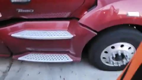 PIECE OF SHIT DRIVER PT1 #ourtruckinglife #reallifetruckers #truckdriver #trucking #atruckerslife