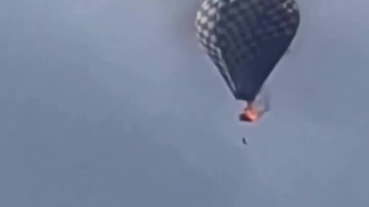 Collin Rugg - NEW: Man falls from the basket of a hot air balloon after it caught #fire