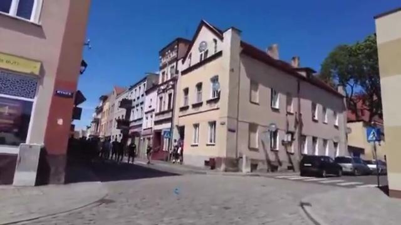 Polish men take to the streets in Nowe chanting “All of Poland sings with us, get the ‘refugees’ out