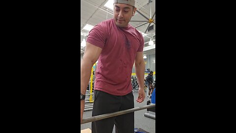 Shrugs for big Traps 5x10 #notnatty #caffeine #planetfitness #lafitness #chuzefitness #rockstar