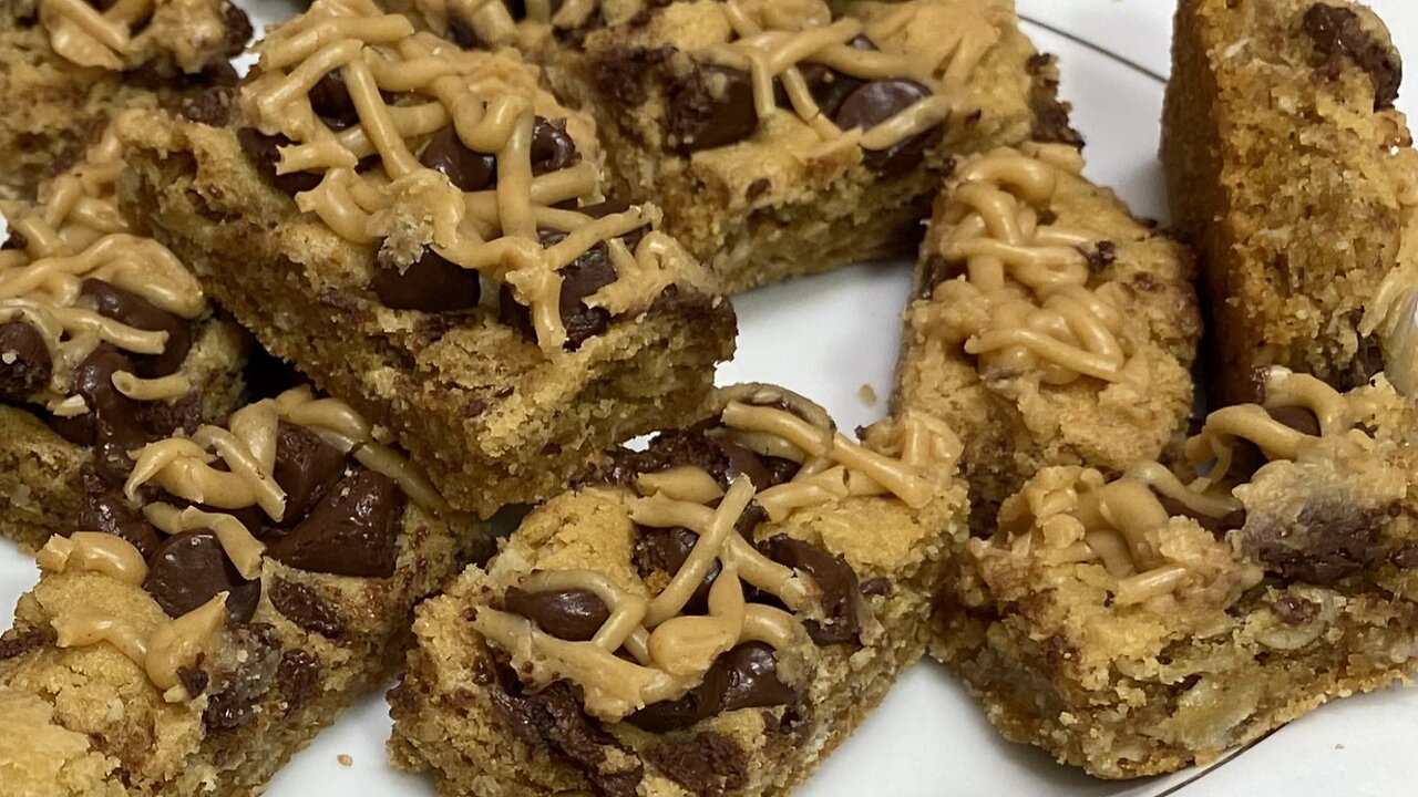 Oatmeal Chocolate Chip Peanut Butter Bars| Back to School Treats