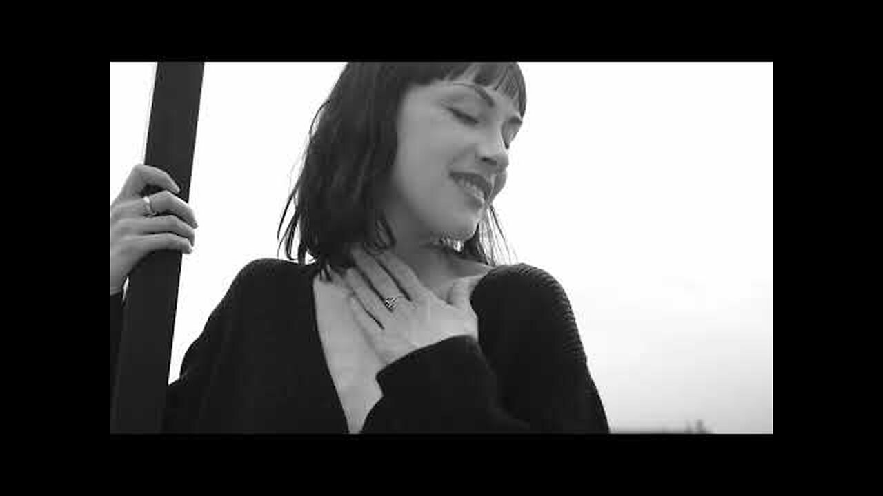 Video portrait of an actress Try on haul High heels Décolleté Pantyhose mini skirt sweater in 4k