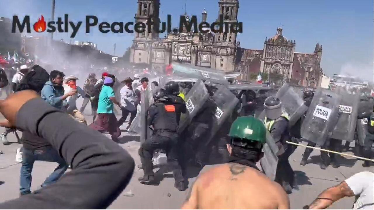 🚨 OMG! They’re beating police officers in Mexico. Whoa...