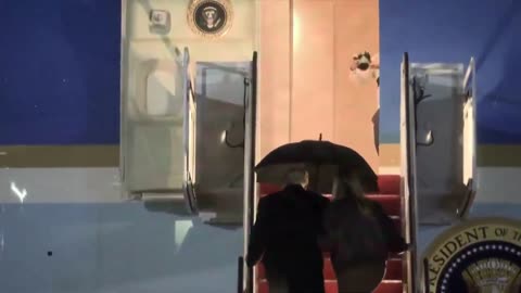 President Trump, First Lady Melania, en route to Florida for Thanksgiving