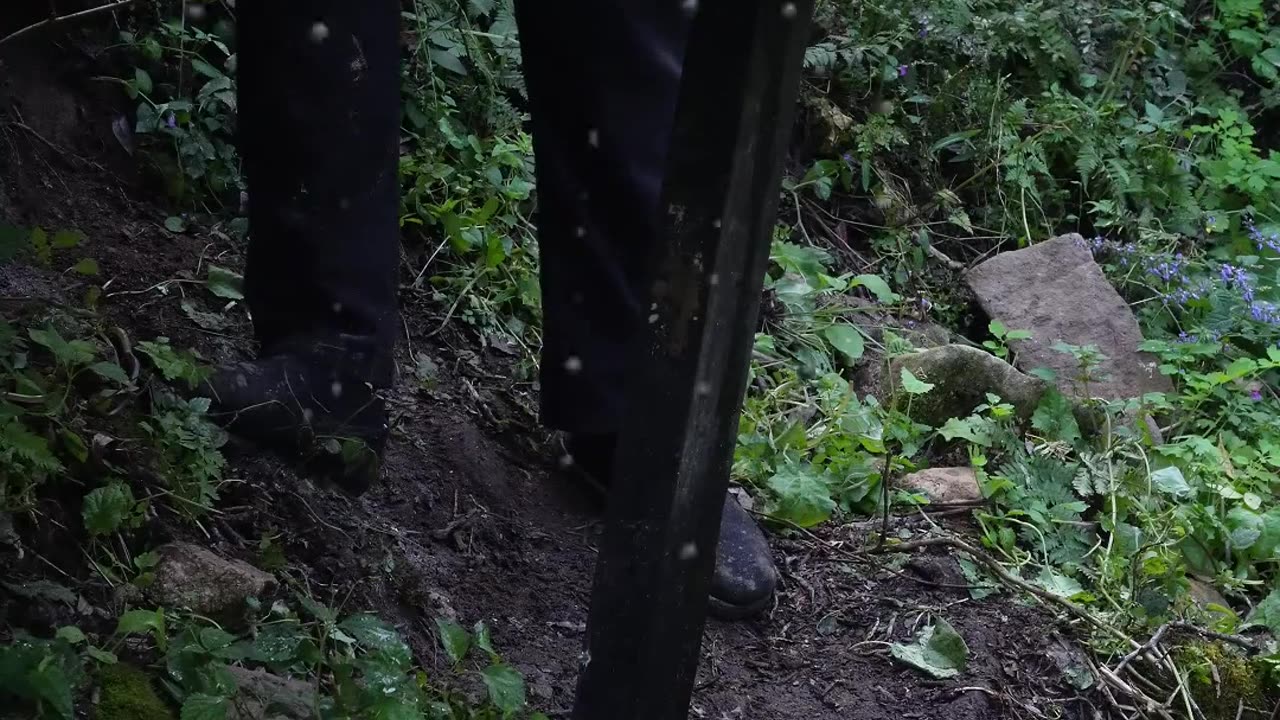 古法炼金至今已有千年历史,早于中国北方出现,在冶金的技术上也展示了我国古代先民们的智慧与精神。#古法技艺 #炼金 #非遗传承 #古法炼金 #乡村守护人