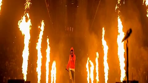 Kendrick Lamar Kicks Off Soldout UK Tour as Fans