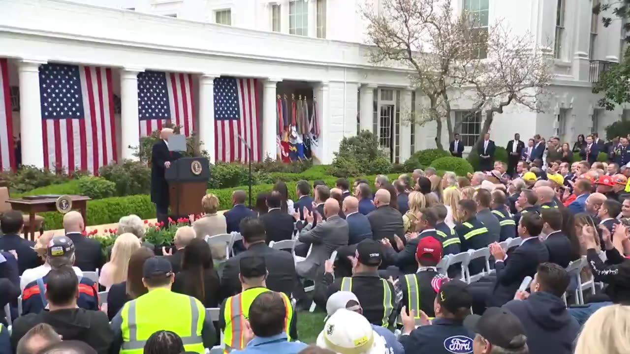 Trump übertrifft die Erwartungen seines Volkes & hält sein Versprechen ein.