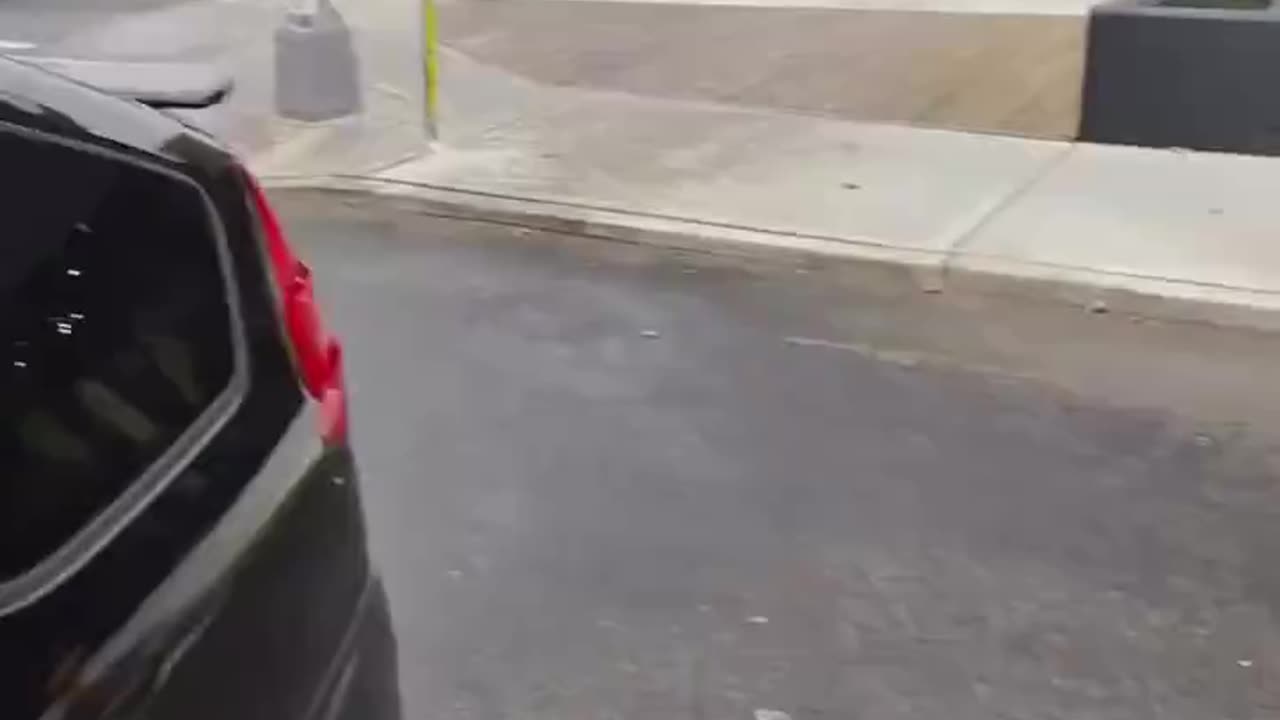 New Jersey man pulls up on a cop blocking traffic and challenges him to a game of connect 4. 😂
