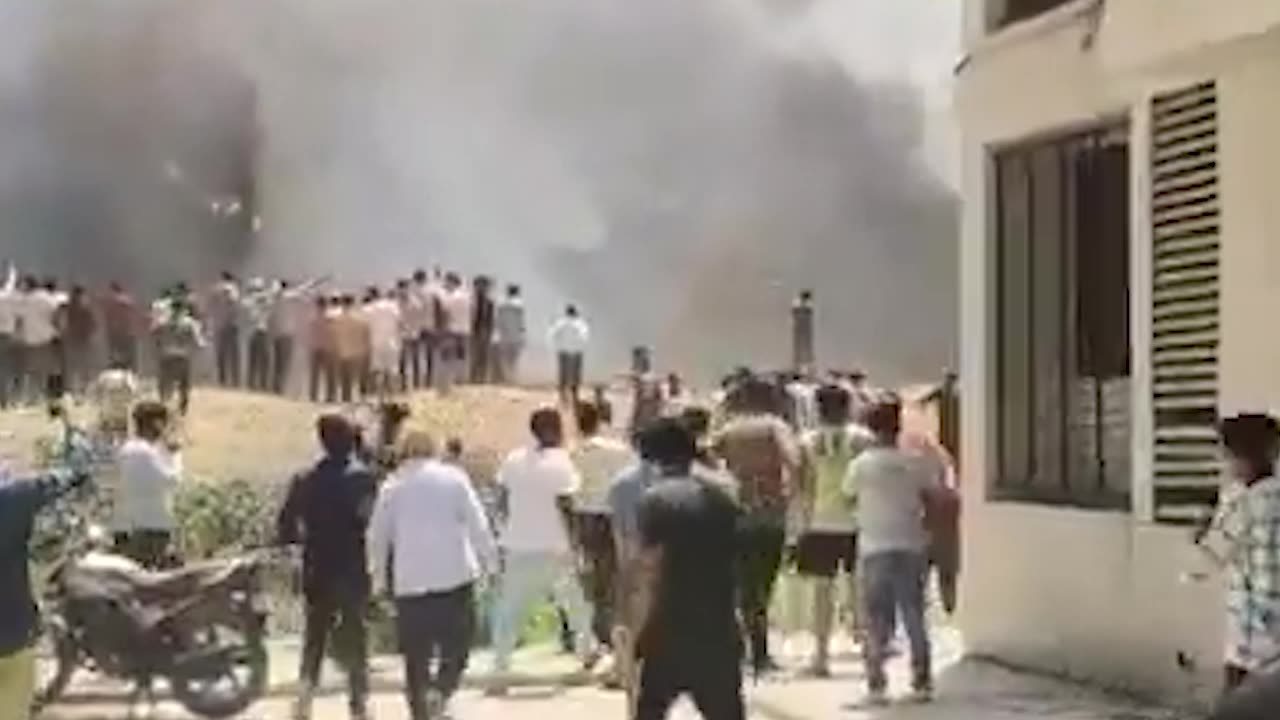 Se estrella un avión de pasajeros en India