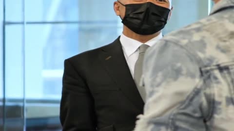 20220812文贵先生视频¹：什么是 #情商？七嫂了解七哥：看上去很强，实际上情感很脆弱。 #很脆弱 就叫情商！对人性的理解，对事情感悟的速度，和对事情和物质深层次的认知；天生
