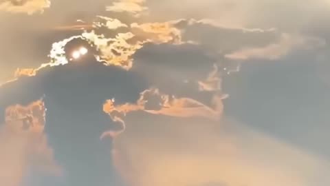 🛸 Cigar-Shaped UFO Caught on Camera by Eyewitness! 👀🚀