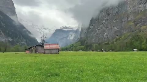 Switzerland’s Paradise： Rainy Day in Heavenly Beautiful Swiss Villages Countryside