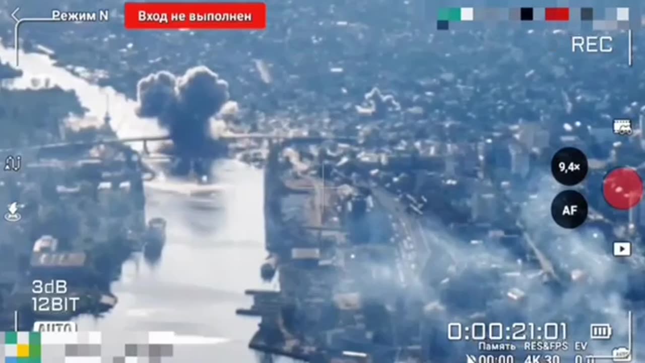 ‼️ Russia has destroyed bridge in Kherson that connected an entire Korabelny district: