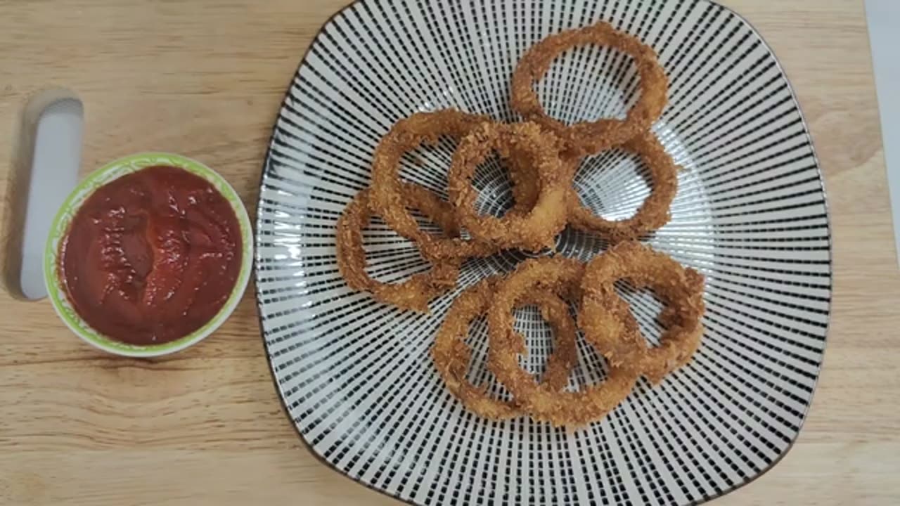 Homemade Onion Rings - Super Crispy Easy and Delicious!