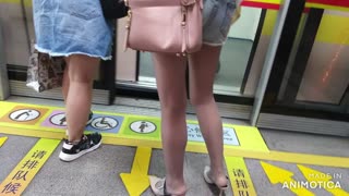 Subway shoeplay!