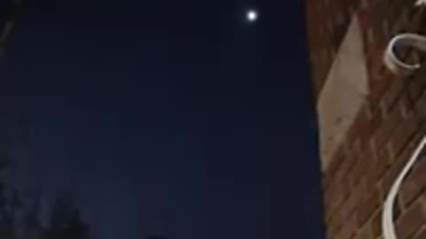 Breaking News: A citizen captured a UFO emitting a bright light over Baekryeon Mountain in Hongun...