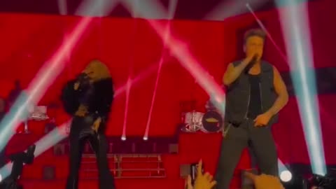 Carrie Underwood joined PAPA Roach on stage in Las Vegas