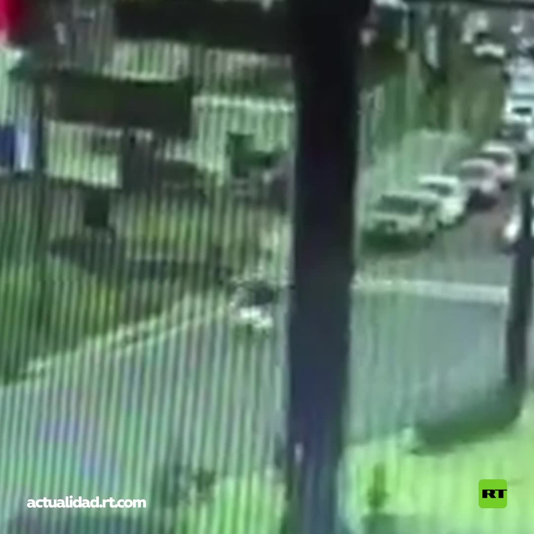 Una decena de muertos tras choque entre autobús y tren