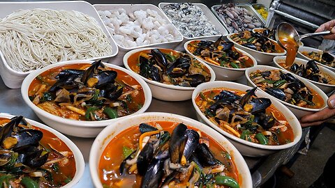 Unbelievable! 200 Bowls Sold Out Daily?! Korean Spicy Seafood Noodles / Korean street food