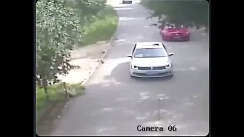 Woman gets out of the car to argue with her husband while inside a Tiger Safari🦁💥😳