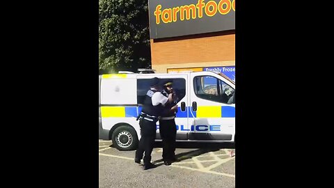 Police headlock traffic warden for clamping!