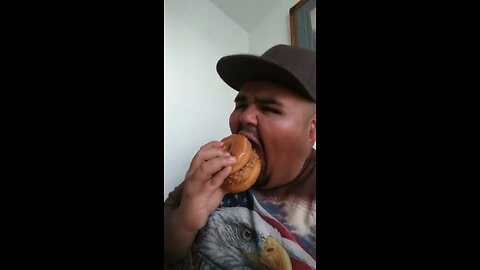 Sledge tries KFC’s new Donut sandwich