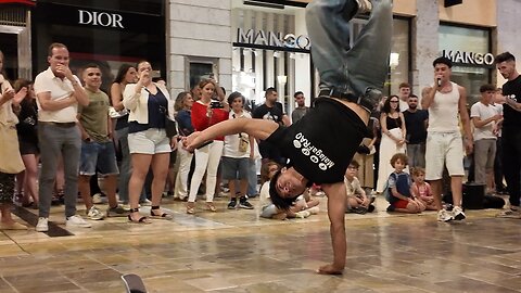 Street Circus in Malaga 🎪 Acrobats & Street Performers Show