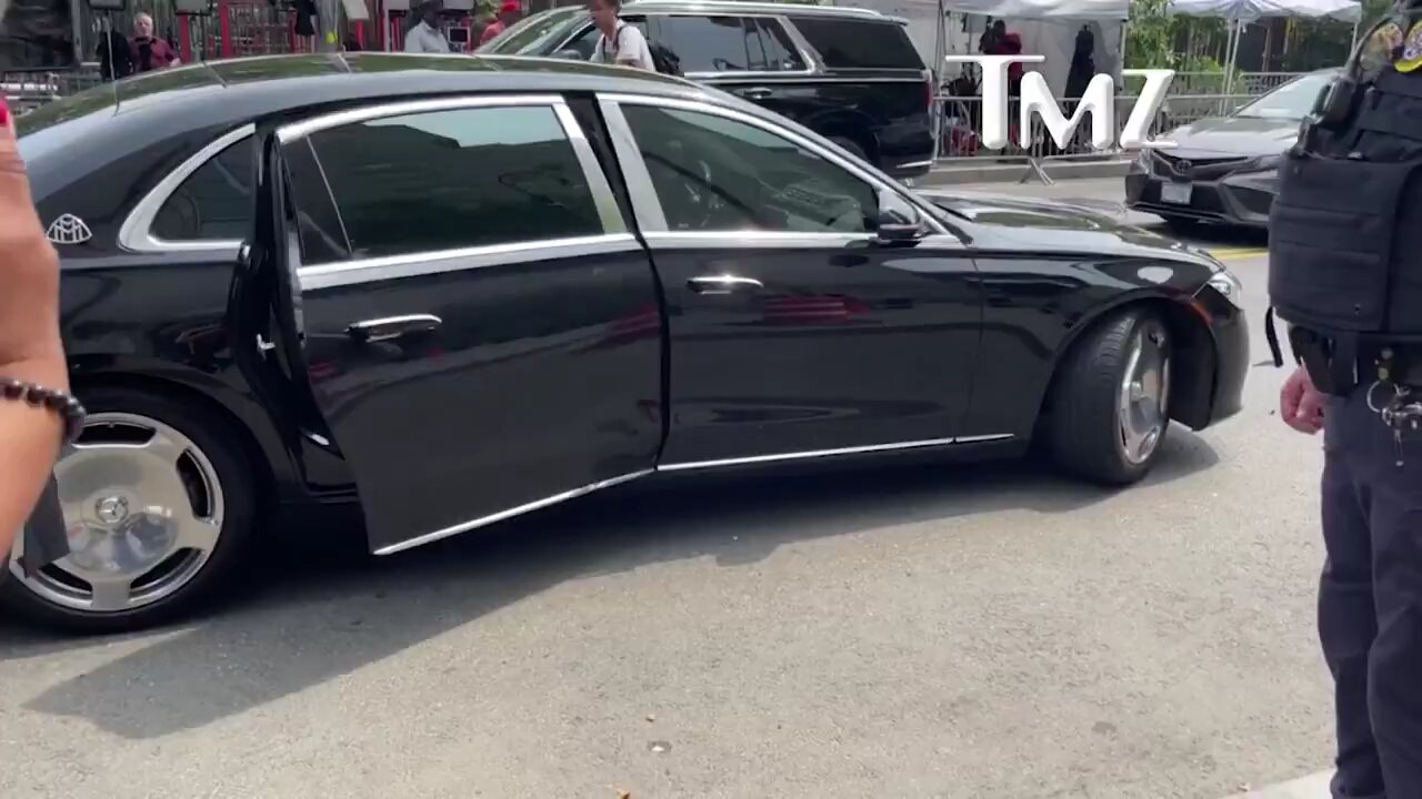 Kanye West makes an appearance to support Diddy in court.