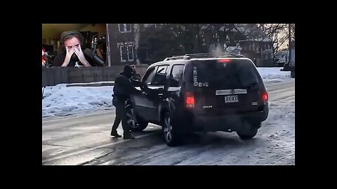 HERE IS THE DEFINITIVE BEST ANGLE OF WOMAN TRYING TO KILL FEDERAL ICE AGENTS