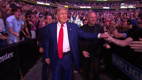 When Trump Fired up the UFC Crowd🔥🔥