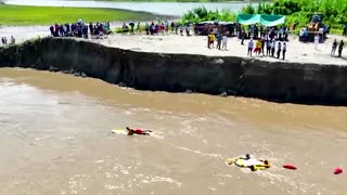 Rescuers search for victims after deadly Peru landslide