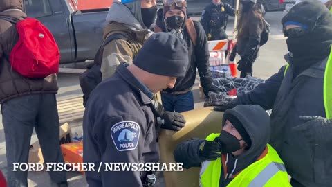 Minneapolis police dismantle a blockade set up by anti-ICE protesters