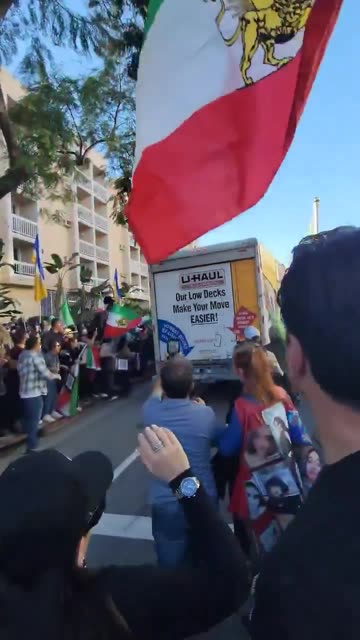 Φορτηγό έπεσε πάνω σε πορεία Ιρανών αντικαθεστωτικών, στο Λος Άντζελες
